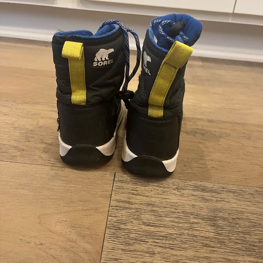 Boys sorel snow and rain boots